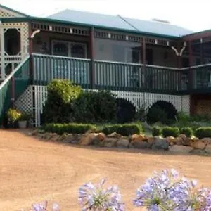 Bed & Breakfast Gooromon Park Cottages, Canberra, Wallaroo